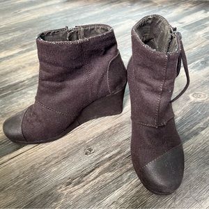 Toms ankle boots, color brown, size 6